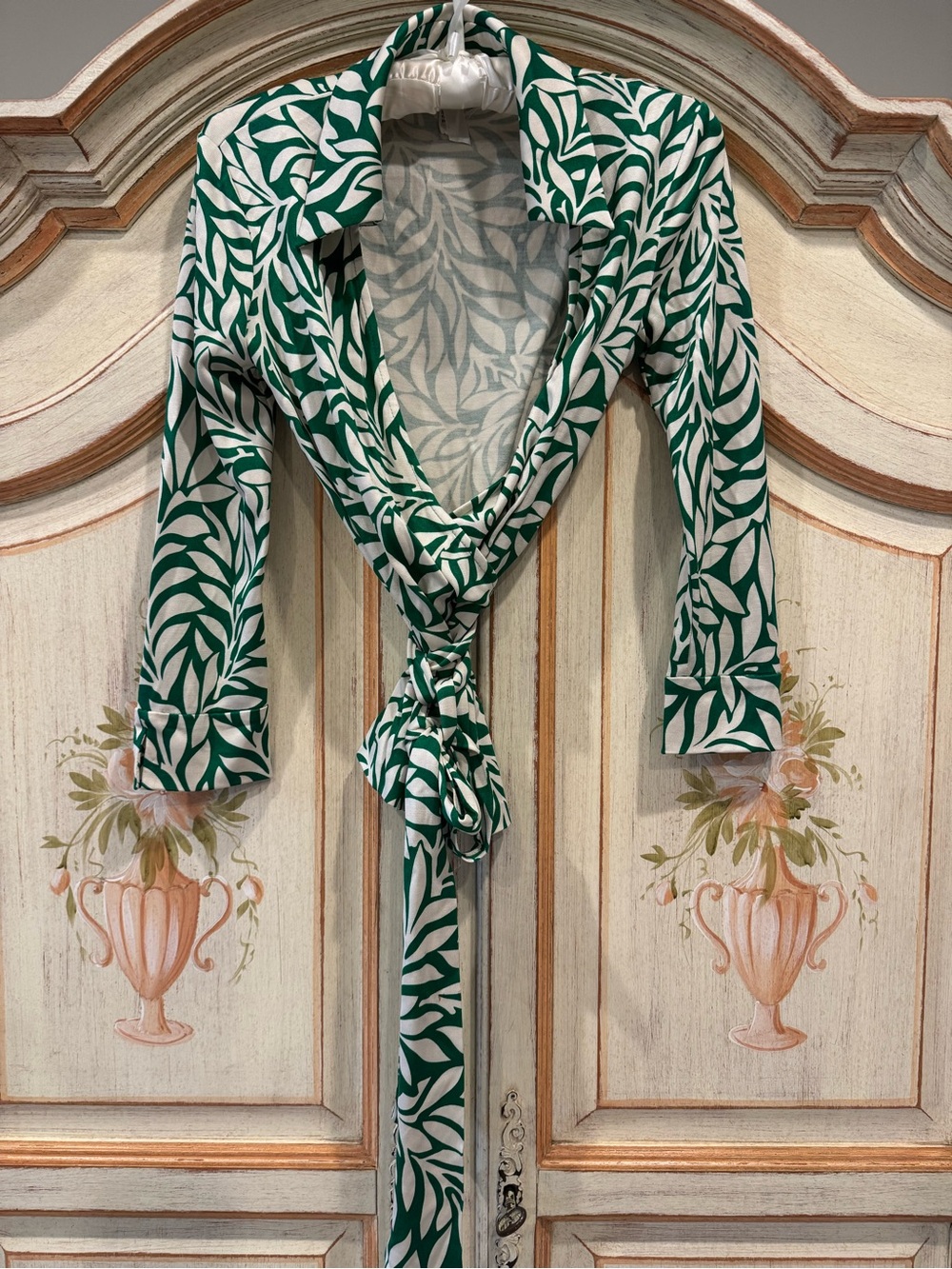 DVF Vintage 2006 Laurel Leaf Kelly Silk Wrap Top Size 6